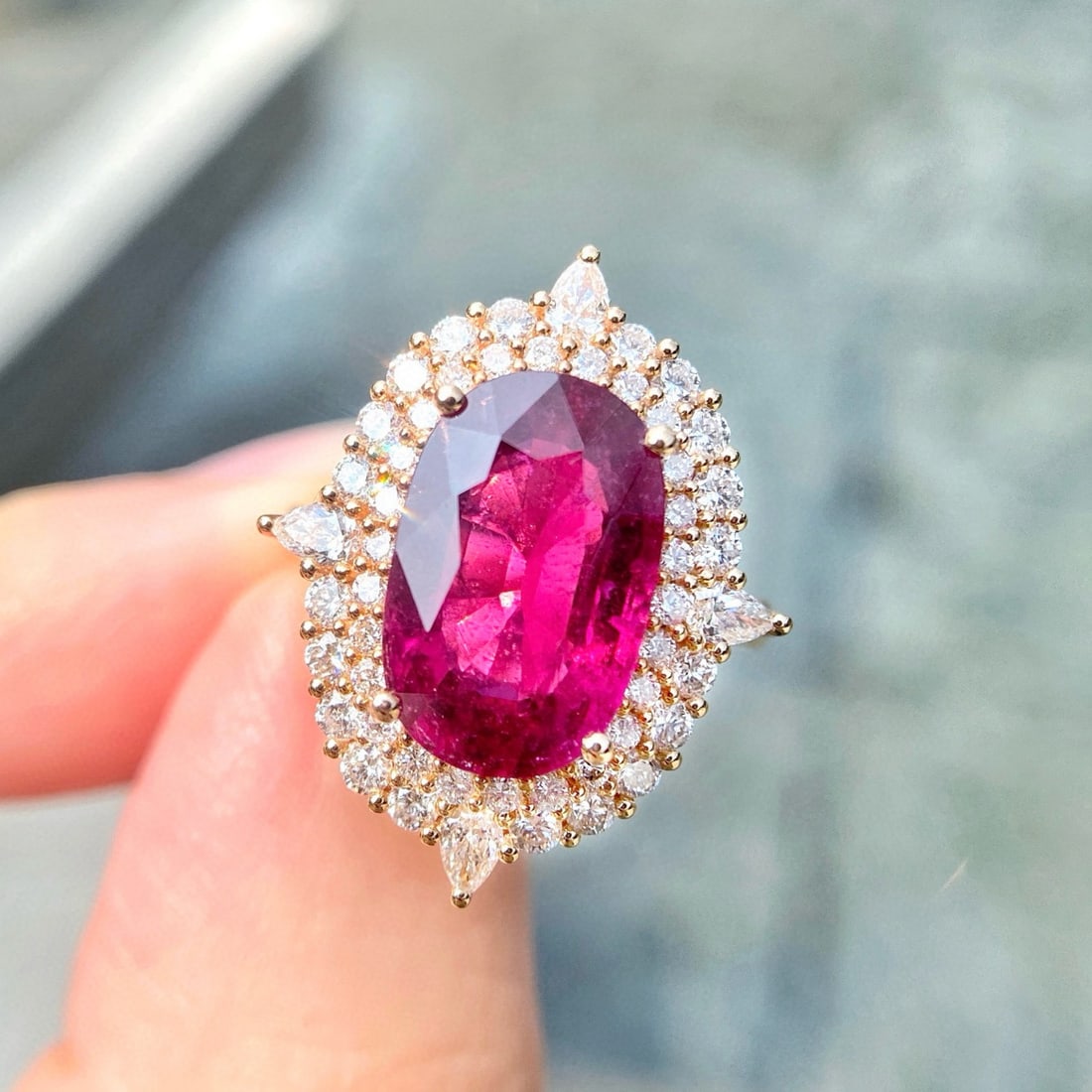 14k Gold 5.77 Ctw Natural Tourmaline & Diamond Ring: Ref:231161254 // gold content:14k gold // ring size:7. 25us // // main gemstone:tourmaline // shape:oval // carat weight:4. 65ct // color:red // treatment:natural // // adjacent gemstone 2 : diamond /