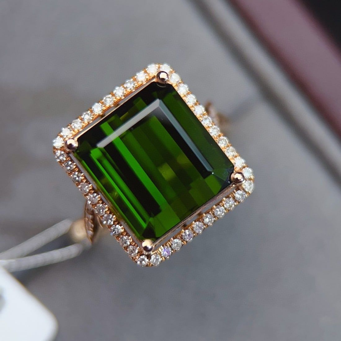 14k Gold 8.18 Ctw Natural Tourmaline & Diamond Ring: Ref:231161258 // gold content:14k gold // ring size:7. 25us // // main gemstone:tourmaline // shape:octagonal // carat weight:7. 95ct // color:green // treatment:natural // // adjacent gemstone 2 : di