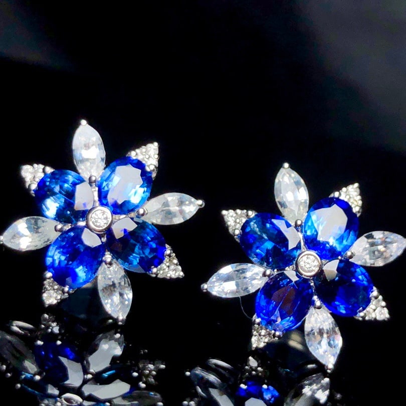 14k Gold 3.24 Ctw Natural Sapphire & Diamond Earrings: Ref:231162007 // gold content:14k gold // main gemstone:sapphire // shape:oval // carat weight:3. 10ct // color:blue // treatment:natural // // adjacent gemstone 2 : diamond // shape:round // carat