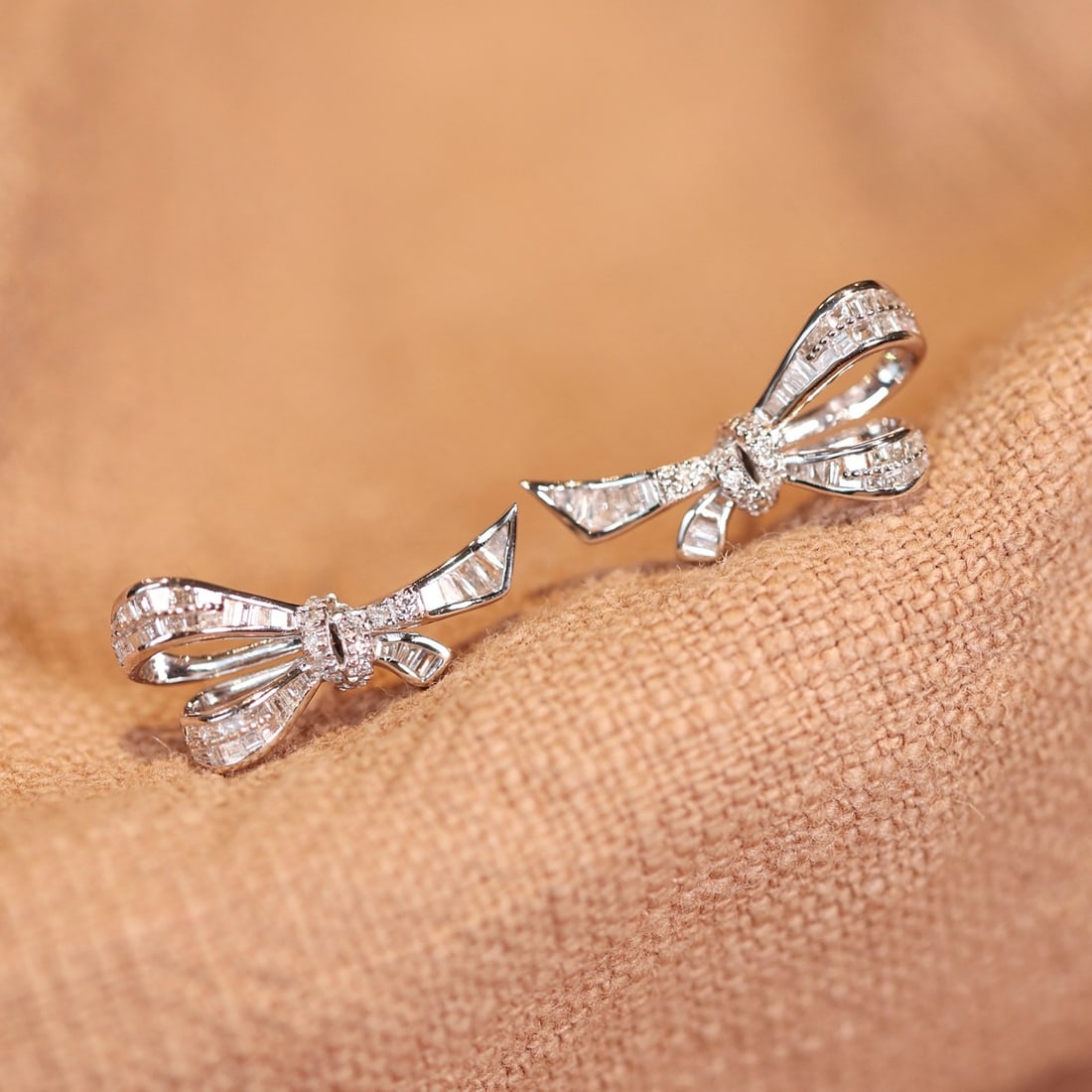 14k Gold 0.29 Ct Natural H Diamond Earrings: Ref:231162067 // gold content:14k gold // main gemstone:diamond // shape:multiple // carat weight:0. 29ct // clarity grade:vs-si // color:h // treatment:natural // High Estimate: 3000 Condition: New