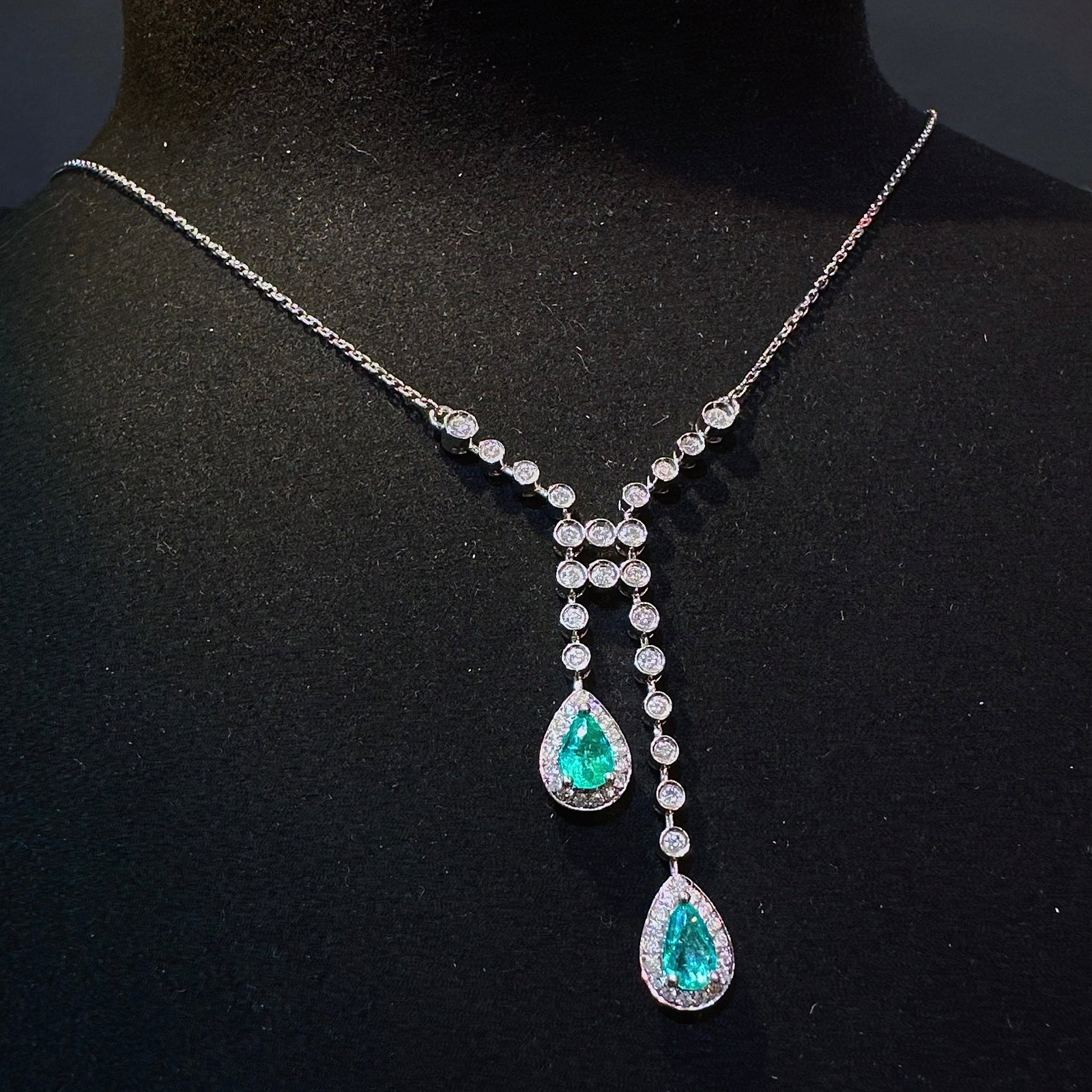 14k Gold 1.08 Ctw Natural Paraiba Tourmaline & Diamond Necklace: Ref:231162078 // gold content:14k gold // main gemstone:paraiba tourmaline // shape:pear // carat weight:0. 63ct // color:blue // treatment:natural // // adjacent gemstone 2 : diamond // shape:round