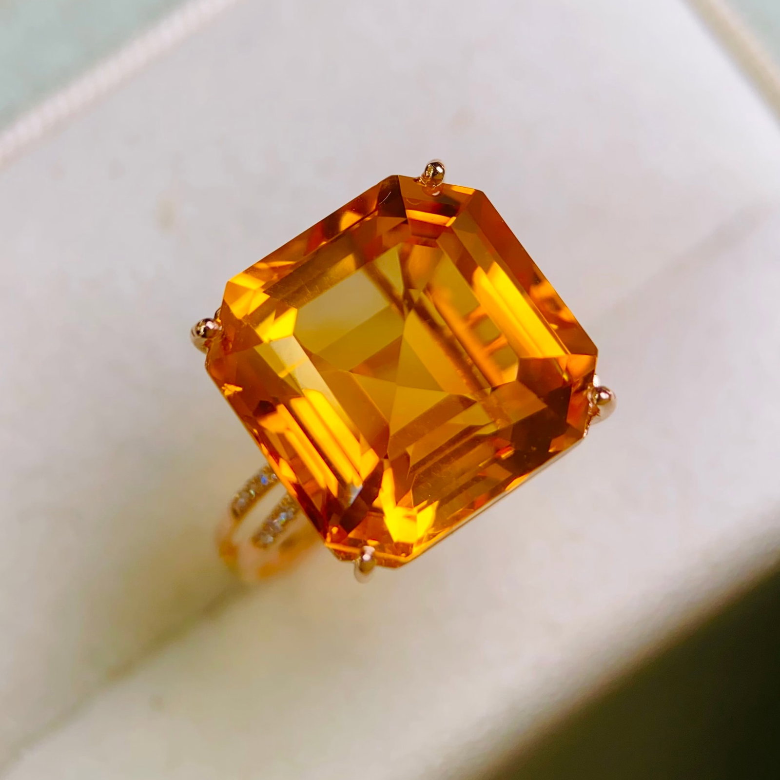 14k Gold 11.11 Ctw Natural Citrine & Diamond Ring: Ref:231162083 // gold content:14k gold // ring size:7. 25us // // main gemstone:citrine // shape:octagonal // carat weight:11. 05ct // color:yellow // treatment:natural // // adjacent gemstone 2 :
