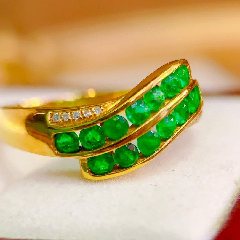 14k Gold 0.9 Ct Natural Emerald & Diamond Ring: Ref:231162085 // gold content:14k gold // ring size:7. 25us // // main gemstone:emerald // shape:round // carat weight:0. 9ct // color:green // treatment:natural // cut grade:g // // adjacent