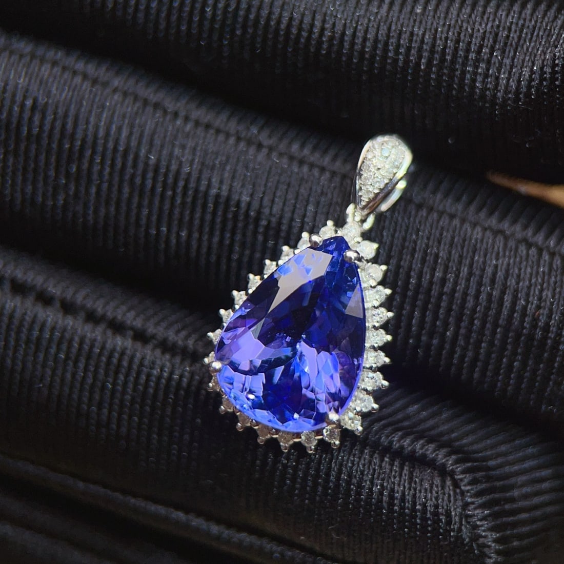 14k Gold 5.74 Ctw Natural Tanzanite & Diamond Pendant( Without Chain ) - 4