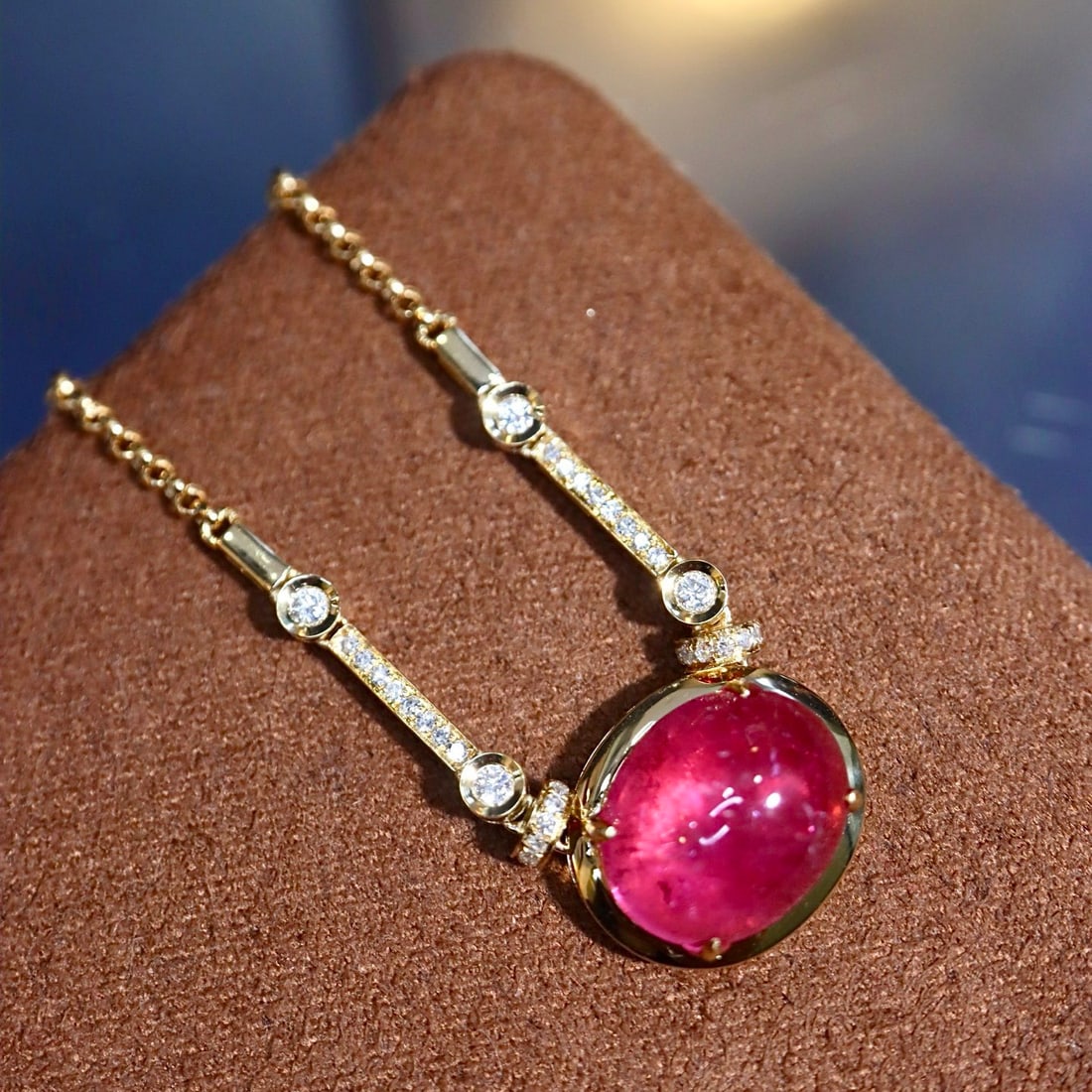 14k Gold 3.77 Ctw Natural Ruby & Diamond Necklace: Ref:231162112 // gold content:14k gold // main gemstone:ruby // shape:oval // carat weight:3. 63ct // color:red // treatment:natural // // adjacent gemstone 2 : diamond // shape:round // carat weight: