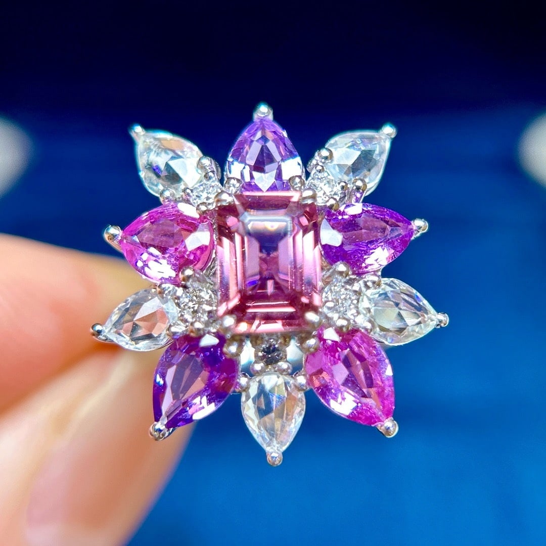 14k Gold 3.93 Ctw Natural Padparadscha Sapphire & Sapphire Ring: Ref:231162120 // gold content:14k gold // ring size:7. 25us // // main gemstone:padparadscha sapphire // shape:octagonal // carat weight:1. 13ct // color:orangish pink // treatment:natural // //
