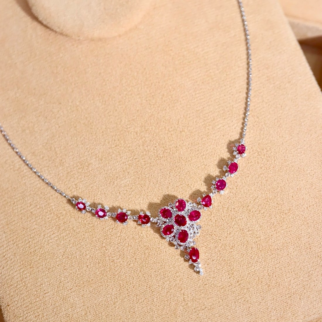 14k Gold 8.65 Ctw Natural Ruby & Diamond Necklace: Ref:231162127 // gold content:14k gold // main gemstone:ruby // shape:multiple // carat weight:7. 76ct // color:red // treatment:natural // // adjacent gemstone 2 : diamond // shape:round // carat wei