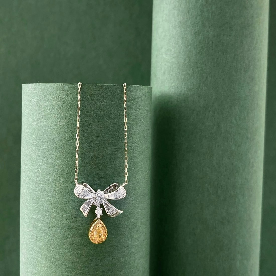14k Gold 0.4 Ct Natural Color Diamond Necklace: Ref:231162143 // gold content:14k gold // main gemstone:diamond // shape:multiple // carat weight:0. 4ct // clarity grade:vs-si // color:color // treatment:natural // Condition: New Low Estimate: