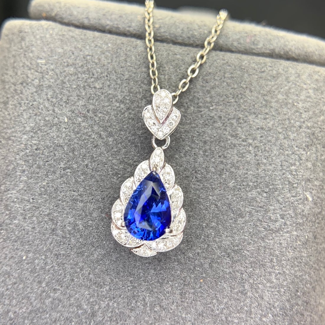 14k Gold 1.14 Ct Natural Sapphire & Diamond Pendant( Without Chain ): Ref:231162147 // gold content:14k gold // main gemstone:sapphire // shape:pear // carat weight:1. 14ct // color:blue // treatment:natural // // adjacent gemstone 2 : diamond // shape:round // clarity 