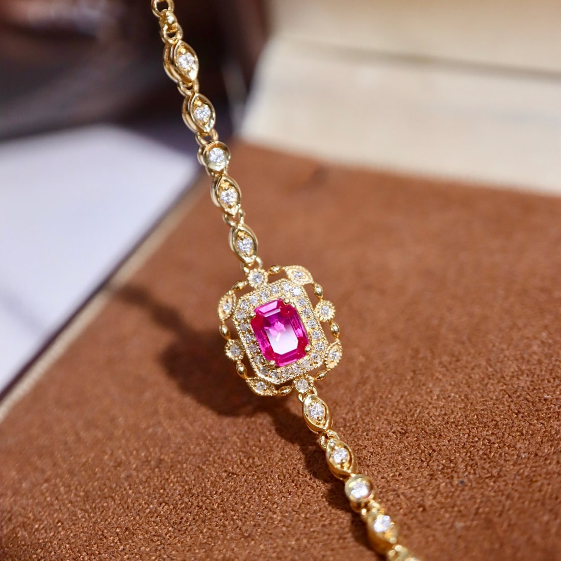 14k Gold 0.71 Ctw Natural Ruby & Diamond Bracelet: Ref:231162149 // gold content:14k gold // main gemstone:ruby // shape:octagonal // carat weight:0. 54ct // color:red // treatment:natural // // adjacent gemstone 2 : diamond // shape:round // carat