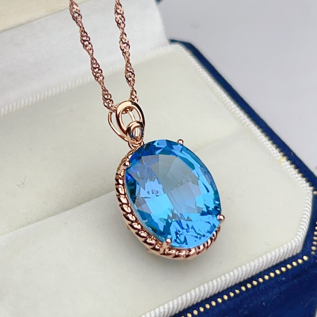 14k Gold 13.95 Ct Natural Topaz Pendant( Without Chain ): Ref:231162150 // gold content:14k gold // main gemstone:topaz // shape:oval // carat weight:13. 95ct // color:blue // treatment:natural // Condition: New High Estimate: 2800 Low Estimate: 1900