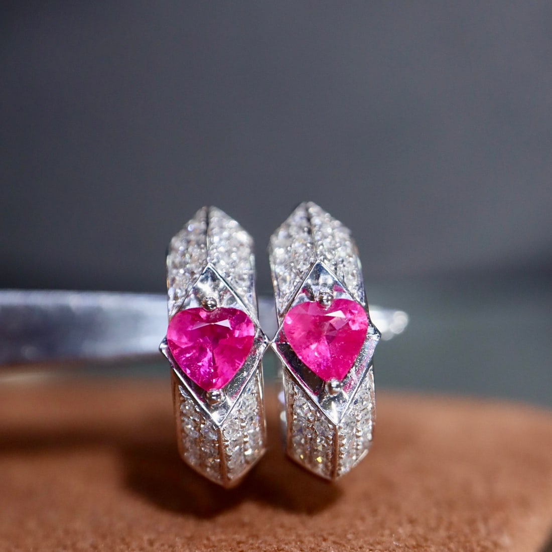 14k Gold 0.8 Ctw Natural Ruby & Diamond Earrings: Ref:231162156 // gold content:14k gold // main gemstone:ruby // shape:heart // carat weight:0. 5ct // color:red // treatment:natural // // adjacent gemstone 2 : diamond // shape:round // carat