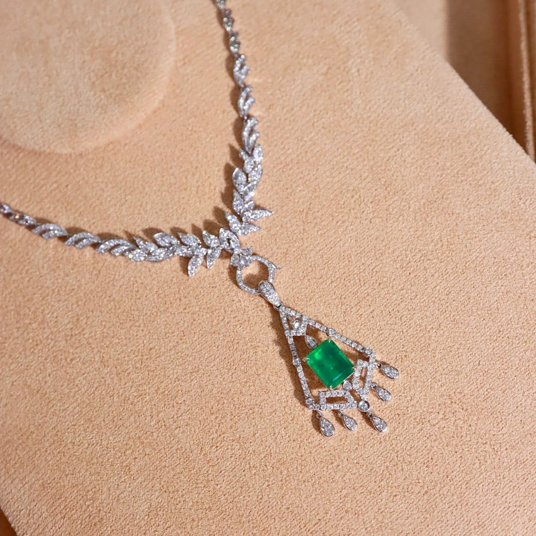14k Gold 4.52 Ctw Vivid Green Natural Emerald & Diamond Pendant( Without Chain ) - 5