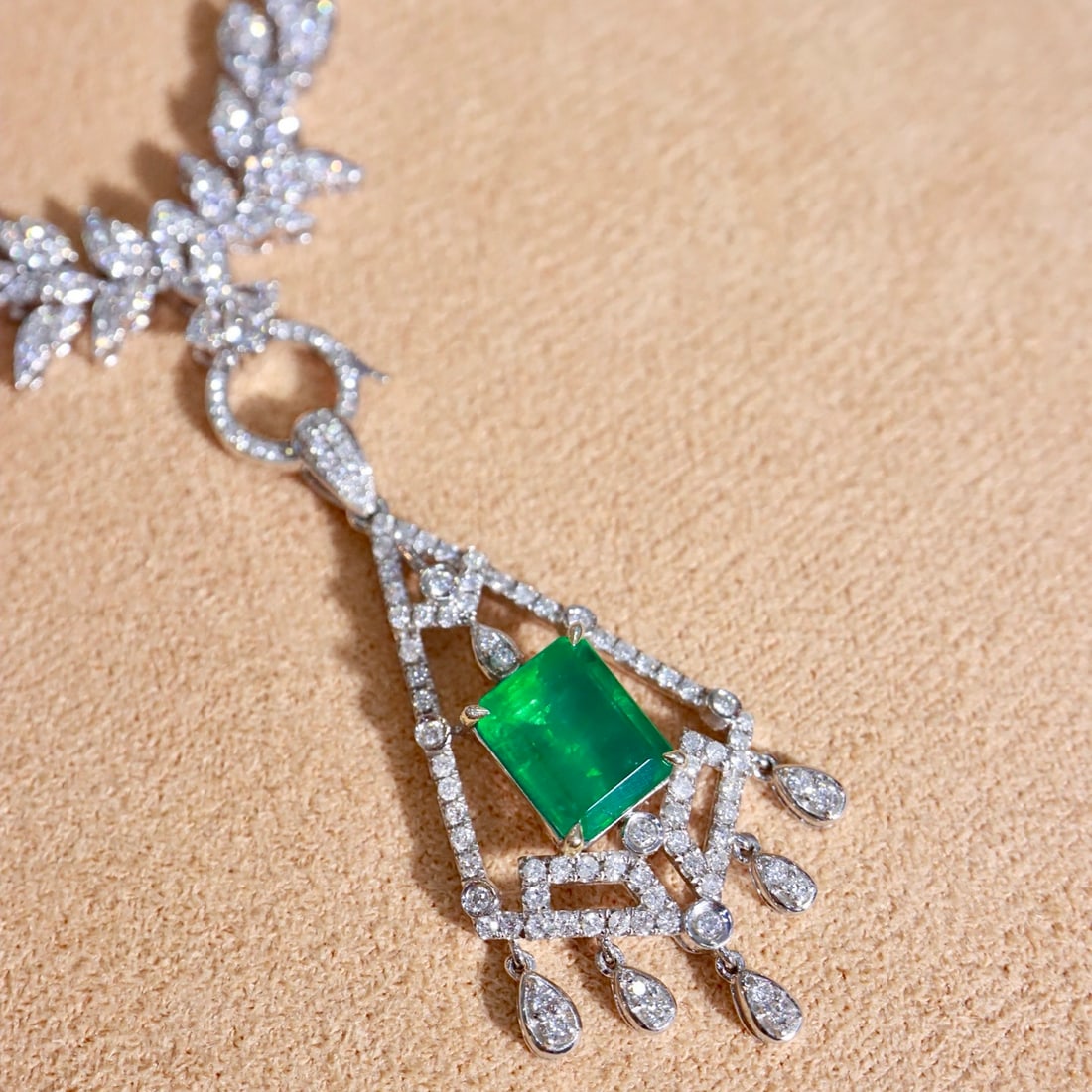 14k Gold 4.52 Ctw Vivid Green Natural Emerald & Diamond Pendant( Without Chain ) - 6