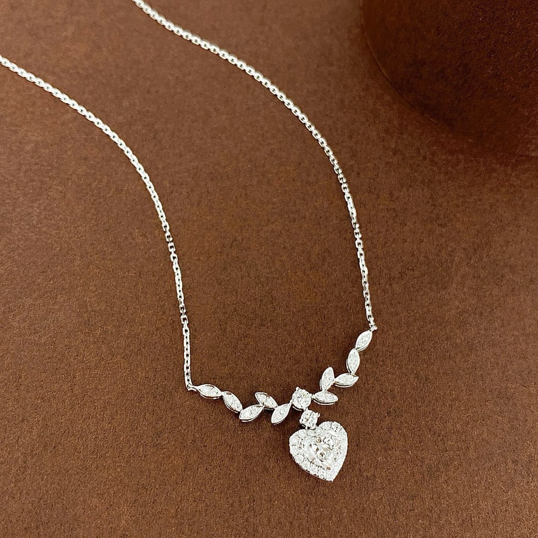 Gia Certified 14k Gold 0.68 Ctw Natural F Vs2 Heart Diamond Necklace: Ref:231162167 // gold content:14k gold // main gemstone:diamond // certified:gia // shape:heart // carat weight:0. 43ct // clarity grade:vs2 // color:f // treatment:natural // // adjacent gemstone 2 :