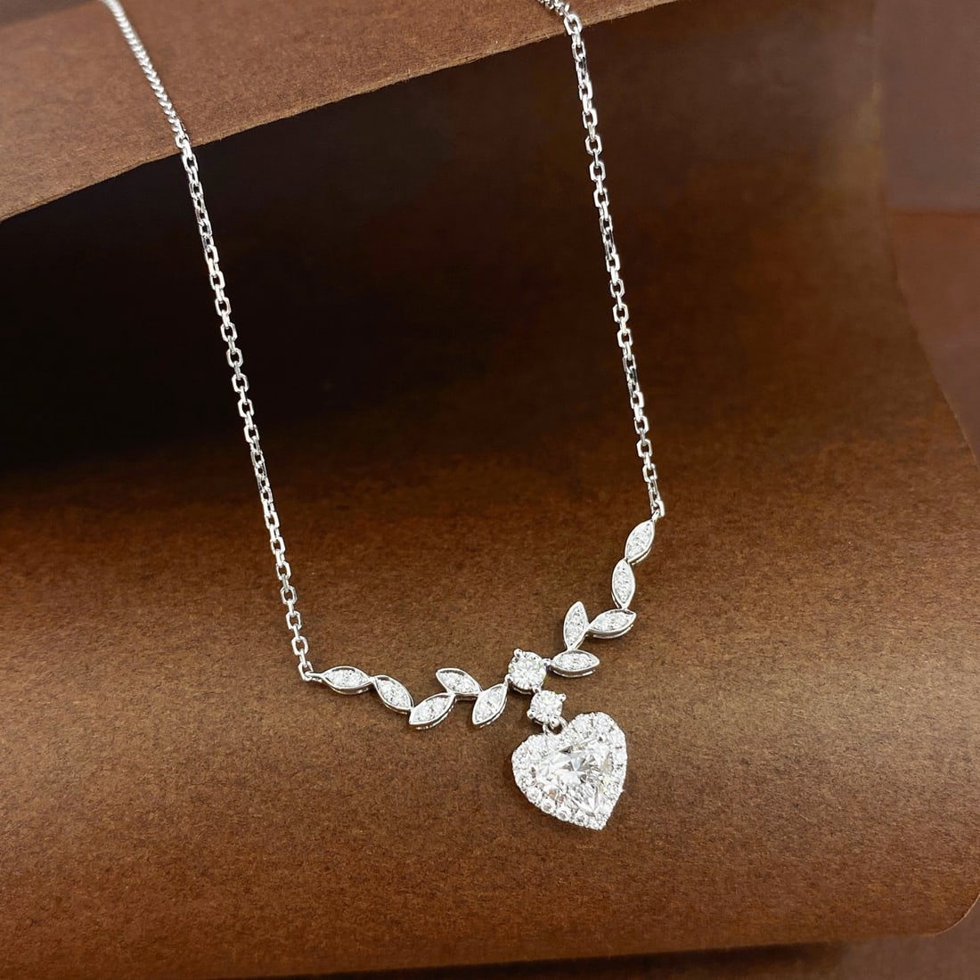 Gia Certified 14k Gold 0.68 Ctw Natural F Vs2 Heart Diamond Necklace - 3