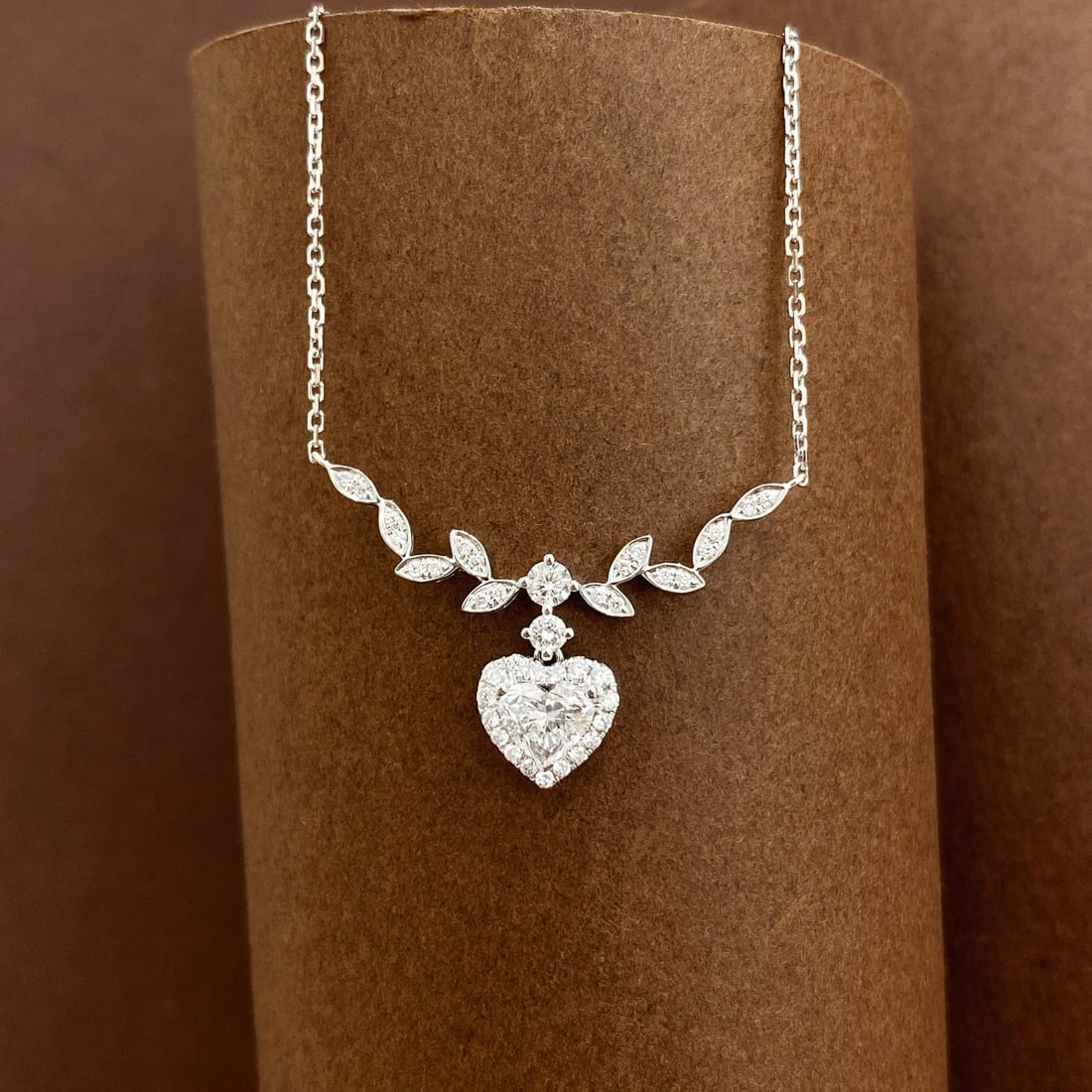 Gia Certified 14k Gold 0.68 Ctw Natural F Vs2 Heart Diamond Necklace - 4