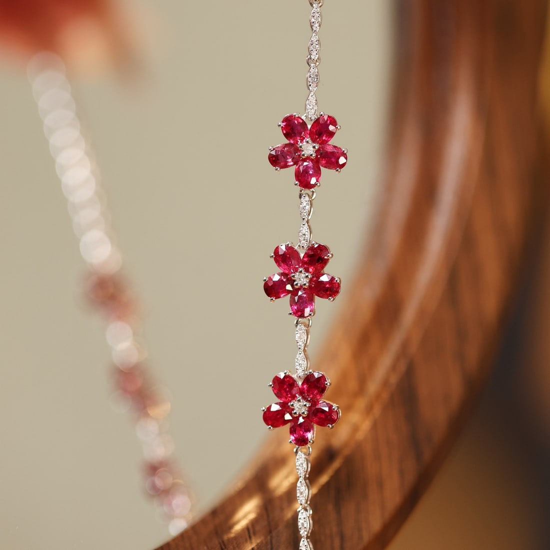 14k Gold 3.37 Ctw Natural Ruby & Diamond Bracelet: Ref:231162171 // gold content:14k gold // main gemstone:ruby // shape:oval // carat weight:3. 00ct // color:red // treatment:natural // // adjacent gemstone 2 : diamond // shape:round // carat