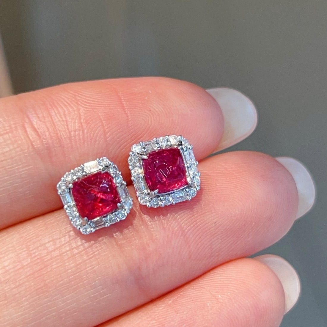 14k Gold 1.7 Ct Natural Spinel & Diamond Earrings: Ref:231162183 // gold content:14k gold // main gemstone:spinel // shape:sugar-loaf // carat weight:1. 7ct // color:red // treatment:natural // // adjacent gemstone 2 : diamond // shape:multiple //