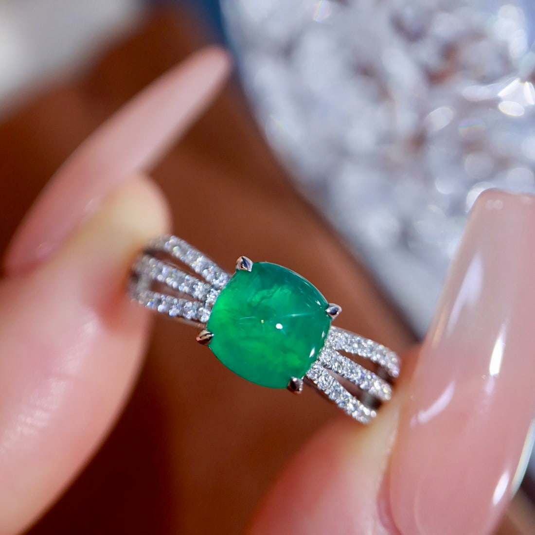 14k Gold 1.98 Ctw Natural Emerald & Diamond Ring: Ref:231162191 // gold content:14k gold // ring size:7. 25us // // main gemstone:emerald // shape:sugar-loaf // carat weight:1. 65ct // color:green // treatment:natural // // adjacent gemstone 2 : diam