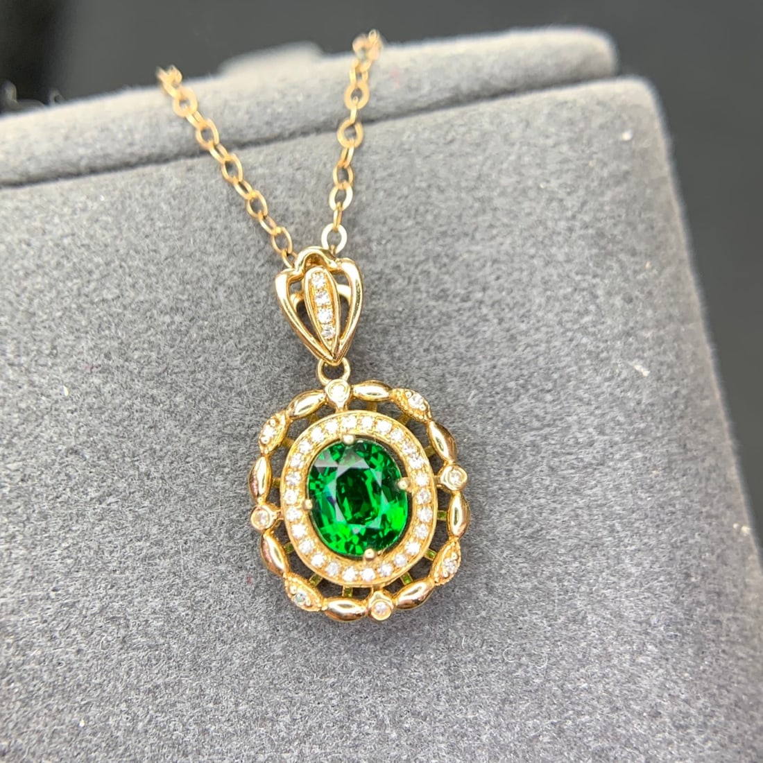 14k Gold 0.8 Ct Natural Tsavorite & Diamond Pendant( Without Chain ): Ref:231162192 // gold content:14k gold // main gemstone:tsavorite // shape:oval // carat weight:0. 8ct // color:green // treatment:natural // // adjacent gemstone 2 : diamond // shape:round //