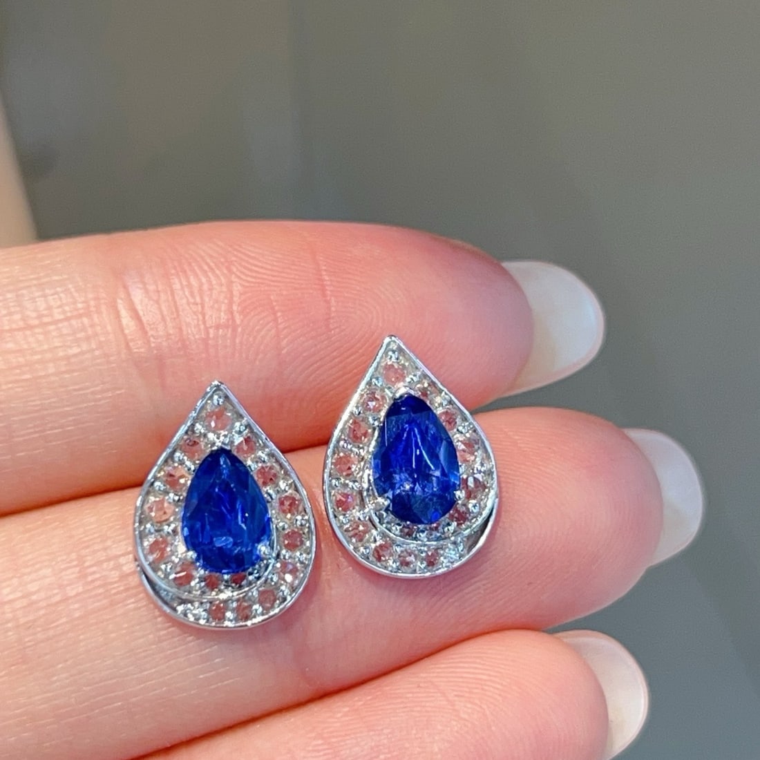 14k Gold 1.7 Ct Natural Sapphire & Sapphire Earrings: Ref:231162196 // gold content:14k gold // main gemstone:sapphire // shape:pear // carat weight:1. 7ct // color:blue // treatment:natural // // adjacent gemstone 2 : sapphire // shape:round //