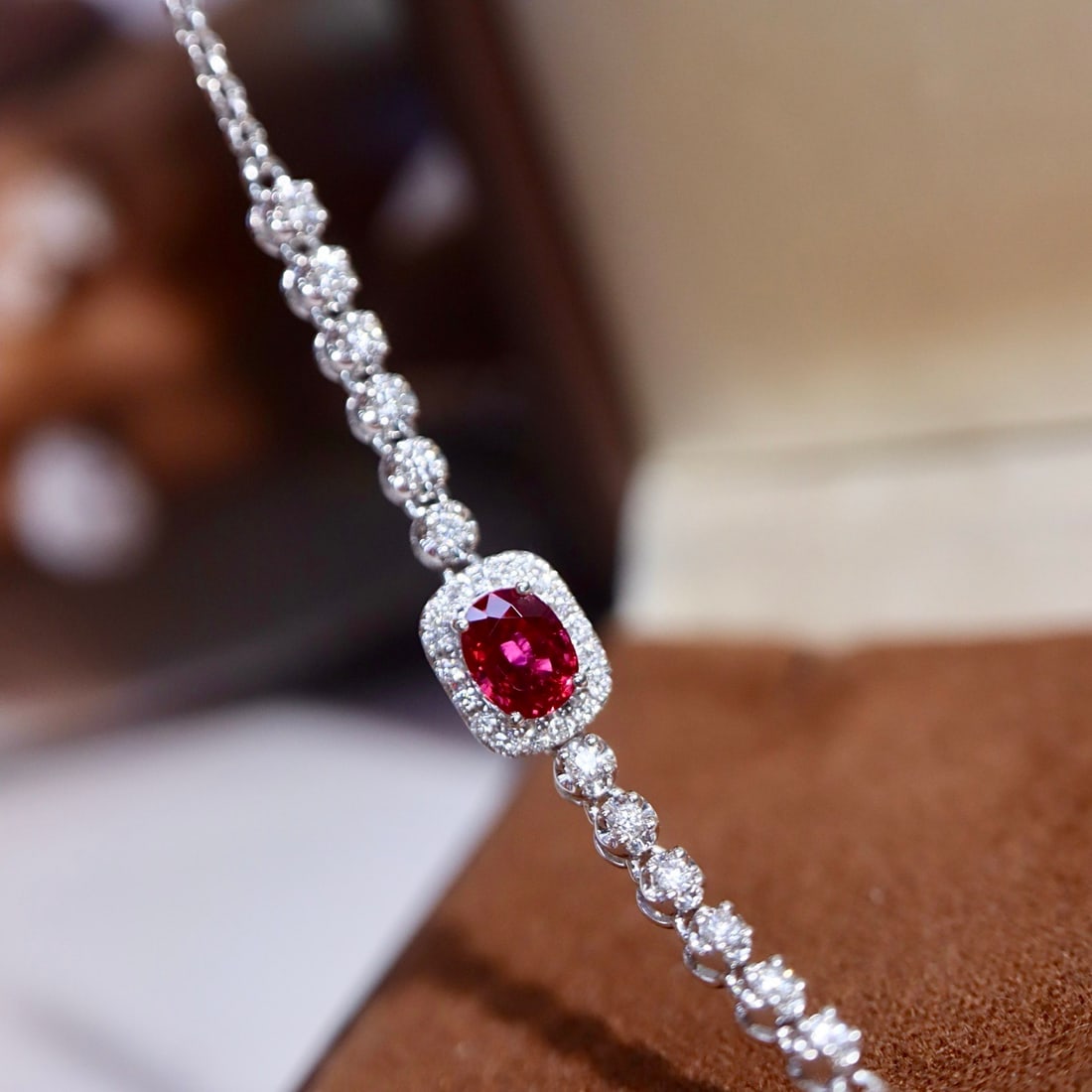 14k Gold 0.76 Ctw Natural Ruby & Diamond Bracelet: Ref:231162200 // gold content:14k gold // main gemstone:ruby // shape:oval // carat weight:0. 55ct // color:red // treatment:natural // // adjacent gemstone 2 : diamond // shape:round // carat