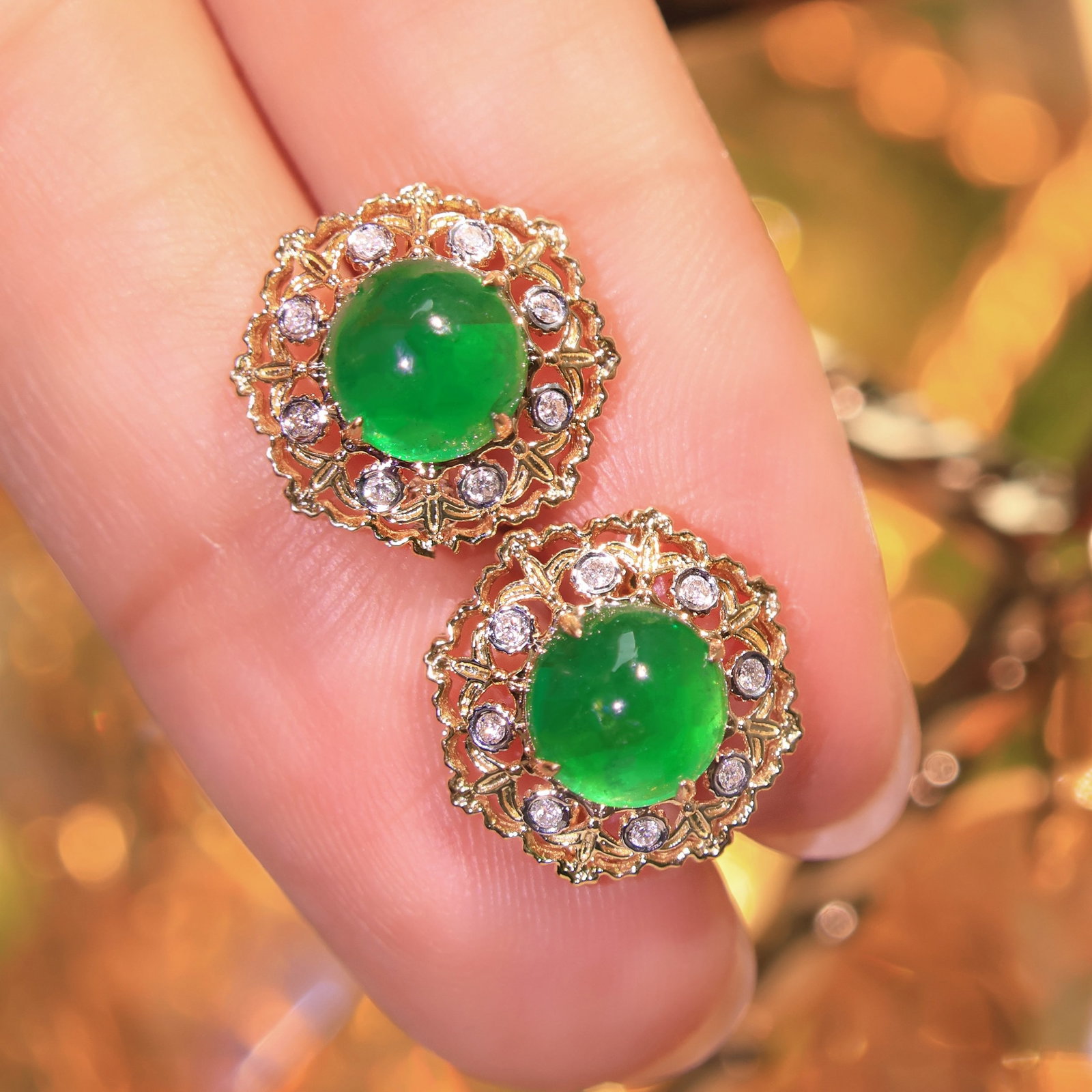 14k Gold 3.1 Ct Natural Emerald & Diamond Earrings: Ref:231162204 // gold content:14k gold // main gemstone:emerald // shape:round // carat weight:3. 1ct // color:green // treatment:natural // cut grade:g // // adjacent gemstone 2 : diamond //