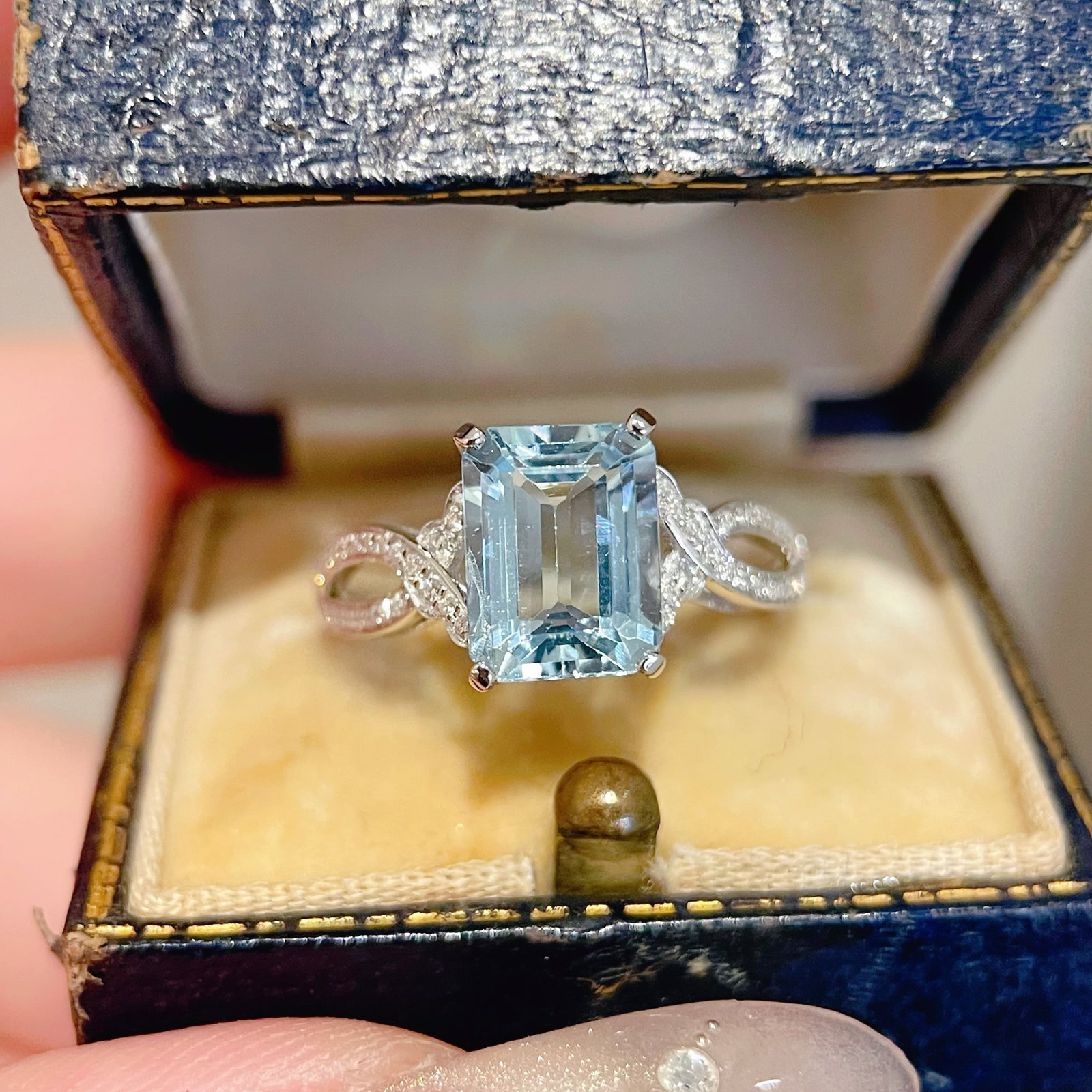 14k Gold 1.85 Ctw Natural Aquamarine & Diamond Ring: Ref:231162209 // gold content:14k gold // ring size:7. 25us // // main gemstone:aquamarine // shape:octagonal // carat weight:1. 7ct // color:blue // treatment:natural // // adjacent gemstone 2 :