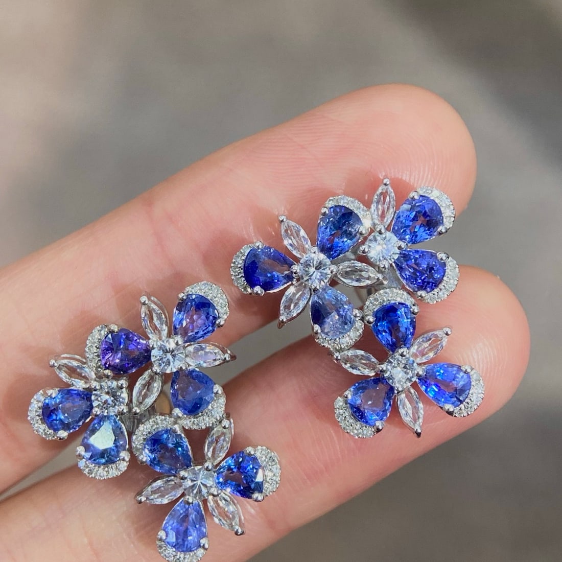 14k Gold 5.82 Ctw Natural Sapphire & Diamond Earrings: Ref:231162211 // gold content:14k gold // main gemstone:sapphire // shape:pear // carat weight:5. 5ct // color:blue // treatment:natural // // adjacent gemstone 2 : diamond // shape:round // carat