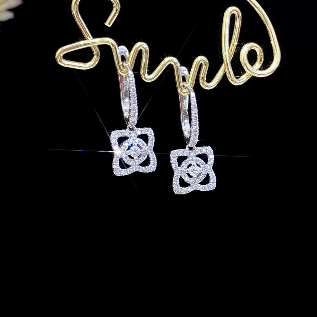 14k Gold 0.42 Ct Natural H Diamond Earrings: Ref:231162212 // gold content:14k gold // main gemstone:diamond // shape:round // carat weight:0. 42ct // clarity grade:vs-si // color:h // treatment:natural // cut grade:g // High Estimate: 3300 Low