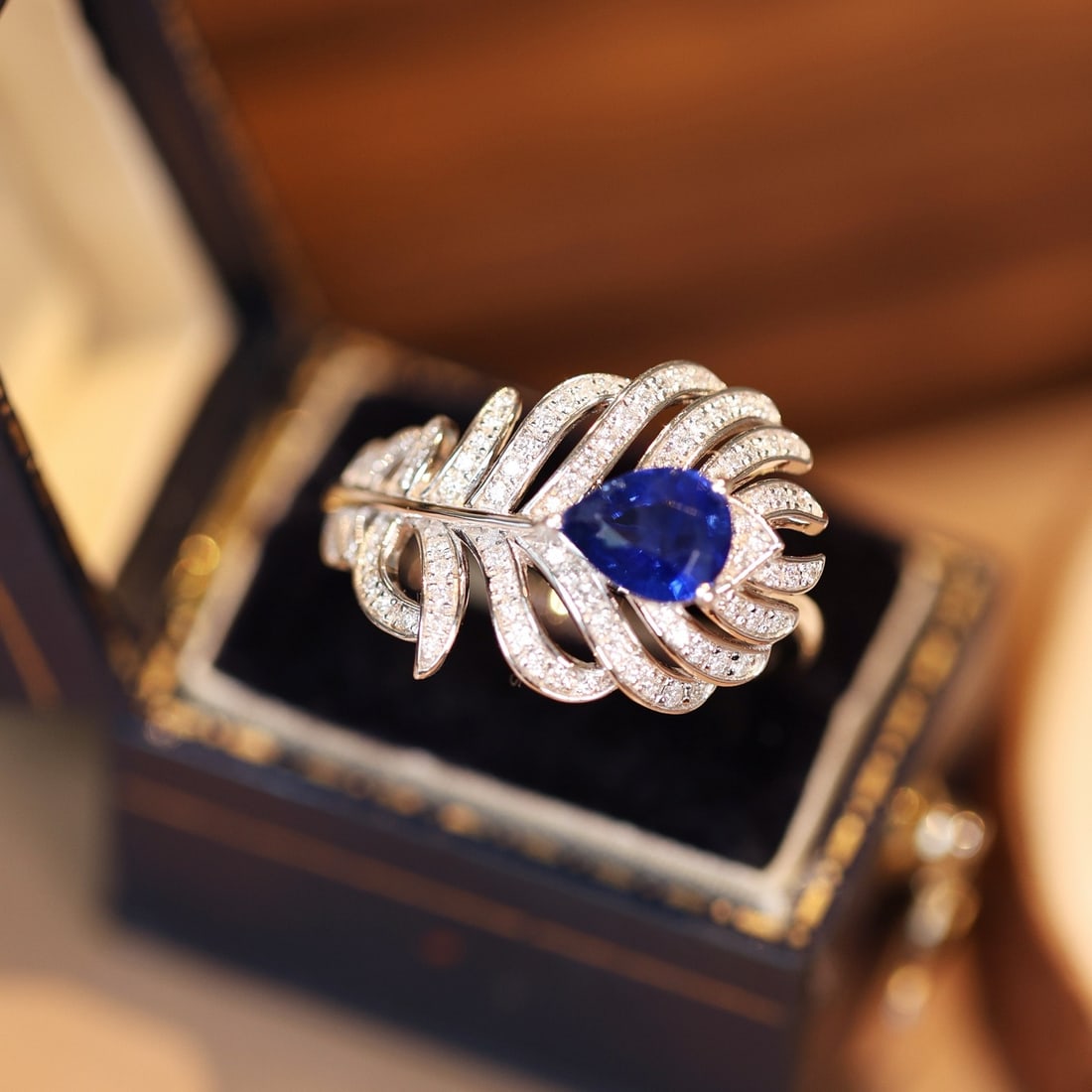 14k Gold 1.30 Ctw Natural Sapphire & Diamond Ring: Ref:231162213 // gold content:14k gold // ring size:7. 25us // // main gemstone:sapphire // shape:pear // carat weight:0. 94ct // color:royal blue // treatment:natural // // adjacent gemstone 2 : diam