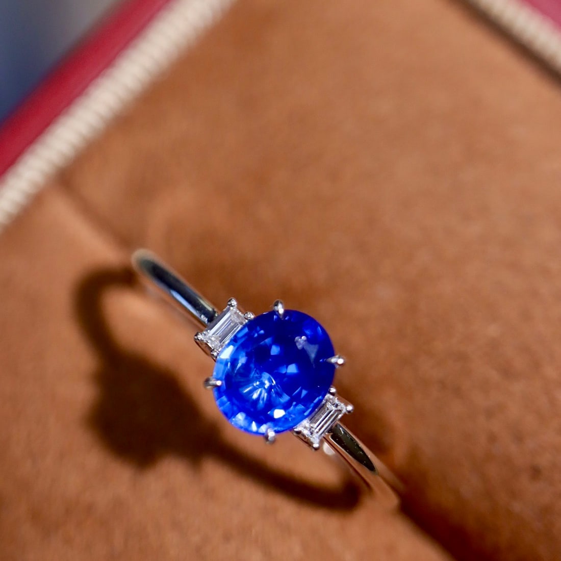 14k Gold 0.97 Ctw Natural Sapphire & Diamond Ring: Ref:231162220 // gold content:14k gold // ring size:7. 25us // // main gemstone:sapphire // shape:oval // carat weight:0. 9ct // color:royal blue // treatment:natural // // adjacent gemstone 2 :