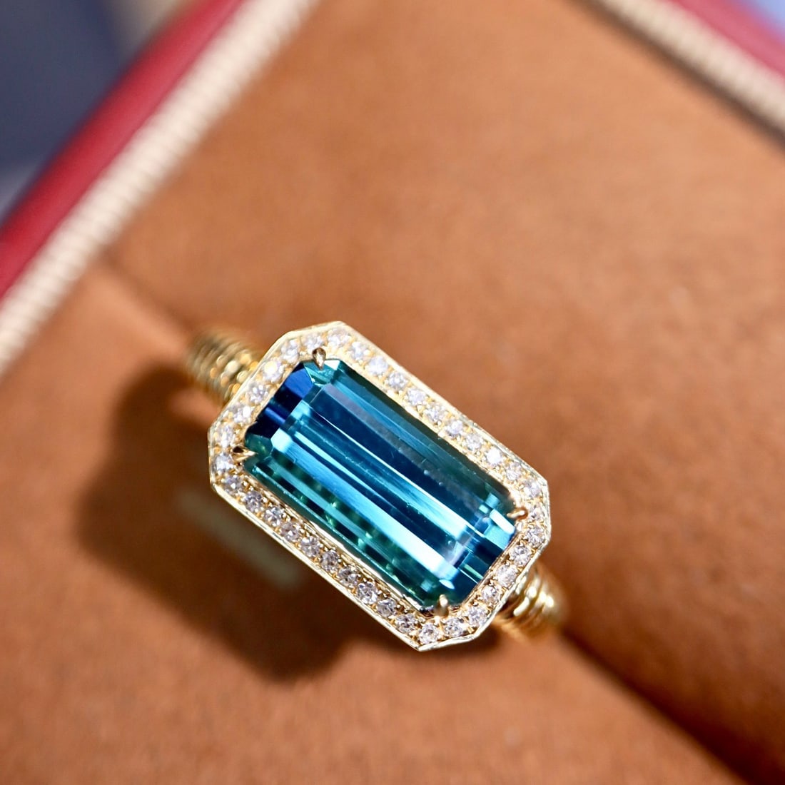 14k Gold 2.42 Ctw Natural Tourmaline & Diamond Ring: Ref:231162222 // gold content:14k gold // ring size:7. 25us // // main gemstone:tourmaline // shape:octagonal // carat weight:2. 34ct // color:blue // treatment:natural // // adjacent gemstone 2 : dia