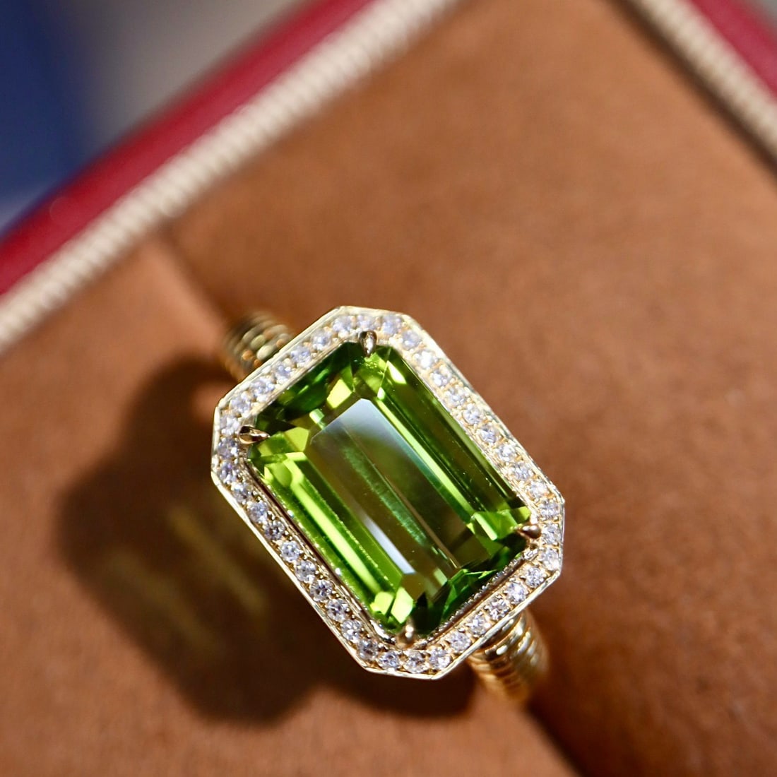 14k Gold 3.47 Ctw Natural Tourmaline & Diamond Ring: Ref:231162226 // gold content:14k gold // ring size:7. 25us // // main gemstone:tourmaline // shape:octagonal // carat weight:3. 38ct // color:green // treatment:natural // // adjacent gemstone 2 :