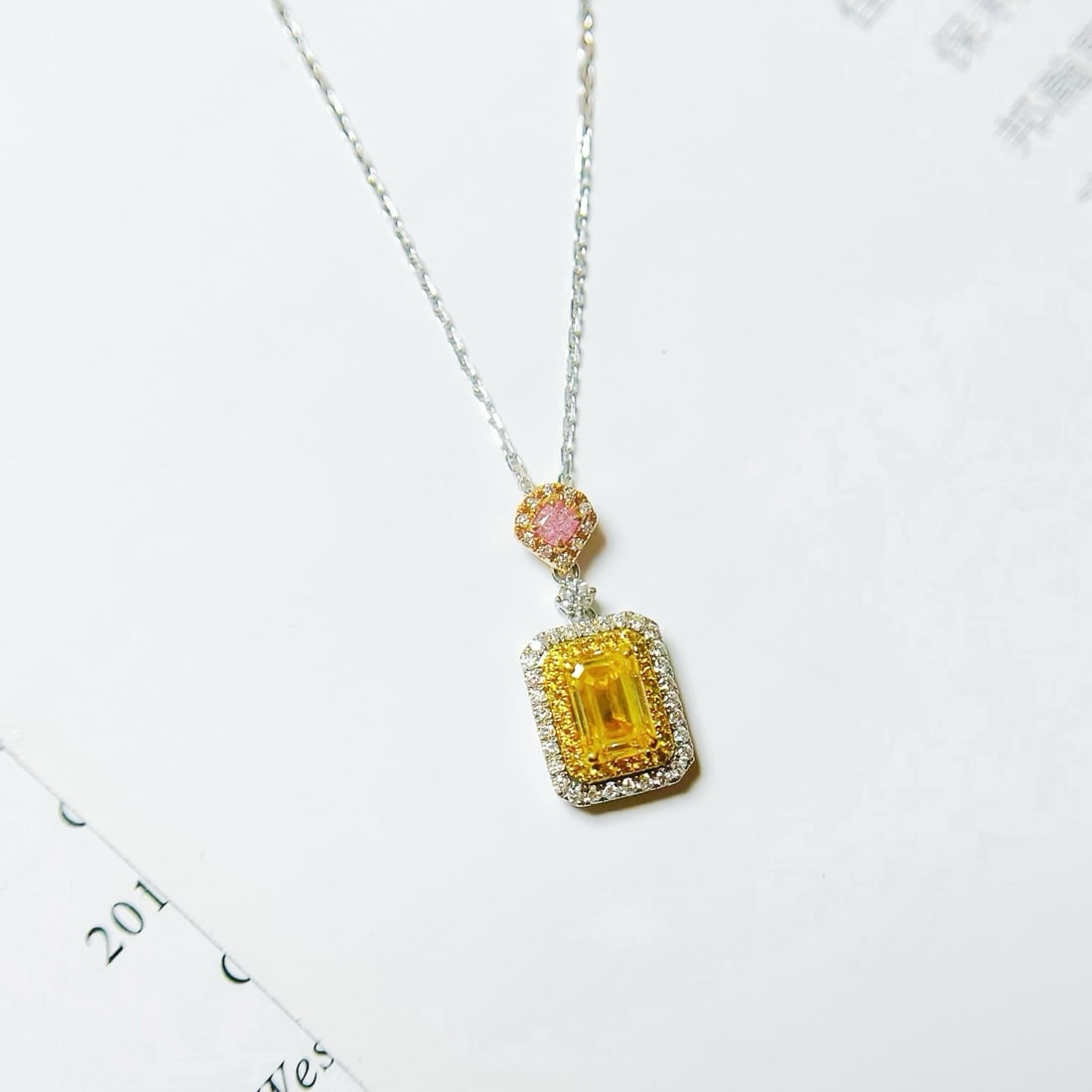14k Gold 1.44 Ctw Natural Yellow Diamond & Diamond Necklace: Ref:231162271 // gold content:14k gold // main gemstone:yellow diamond // shape:octagonal // carat weight:1. 06ct // color:yellow // treatment:natural // // adjacent gemstone 2 : diamond //