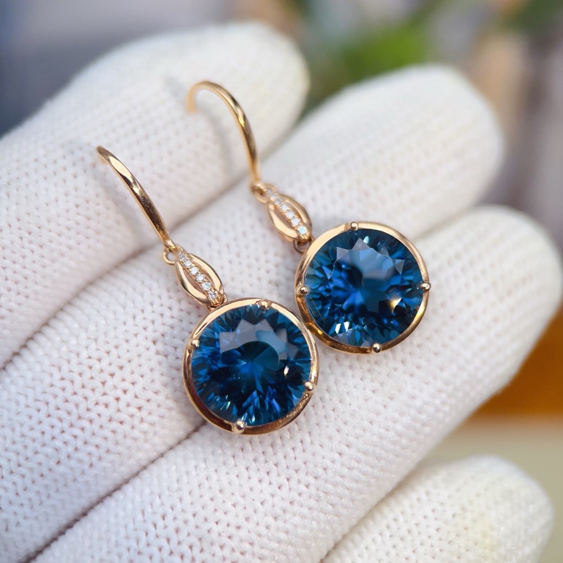 14k Gold 9.78 Ctw Natural Topaz & Diamond Earrings: Ref:231162284 // gold content:14k gold // main gemstone:topaz // shape:round // carat weight:9. 75ct // color:blue // treatment:natural // cut grade:g // // adjacent gemstone 2 : diamond // number of