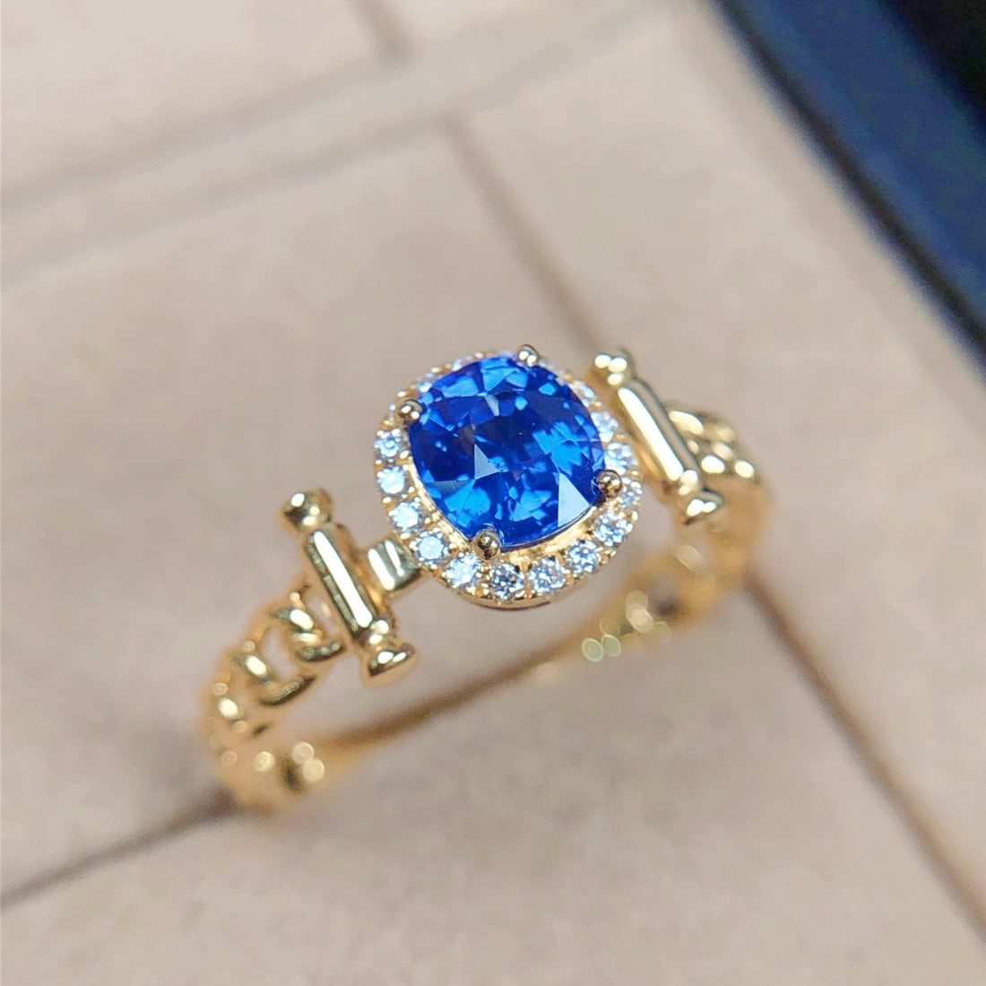 14k Gold 0.93 Ctw Natural Sapphire & Diamond Ring: Ref:231162287 // gold content:14k gold // ring size:7. 25us // // main gemstone:sapphire // shape:oval // carat weight:0. 84ct // color:blue // treatment:natural // // adjacent gemstone 2 : diamond