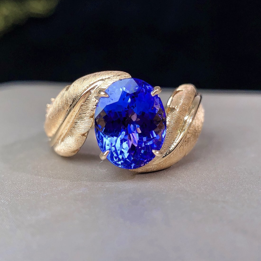 14k Gold 3.62 Ctw Natural Tanzanite & Diamond Ring: Ref:231162289 // gold content:14k gold // ring size:7. 25us // // main gemstone:tanzanite // shape:oval // carat weight:3. 53ct // color:blue // treatment:natural // // adjacent gemstone 2 : diamond