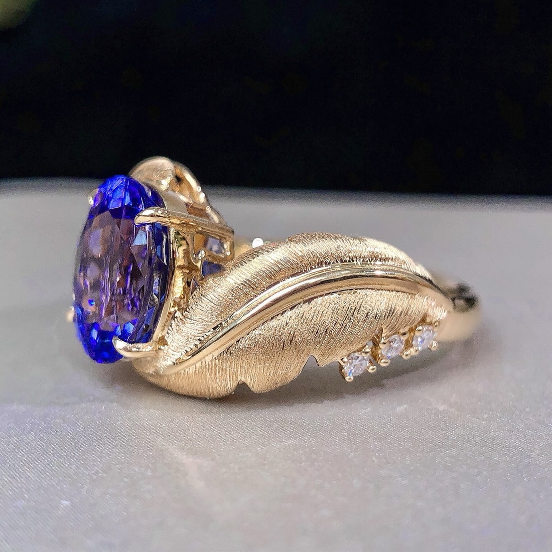 14k Gold 3.62 Ctw Natural Tanzanite & Diamond Ring - 3