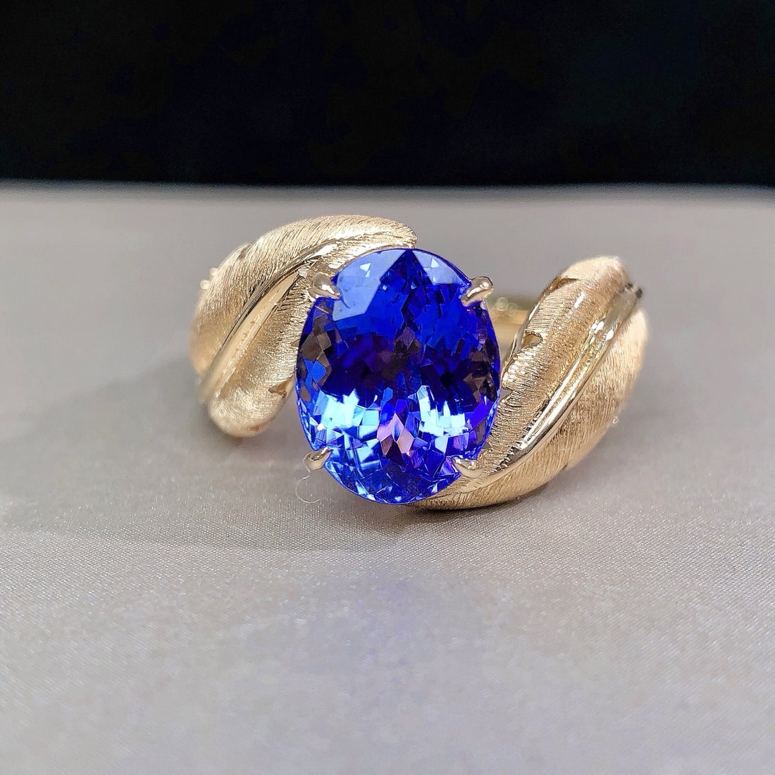 14k Gold 3.62 Ctw Natural Tanzanite & Diamond Ring - 4