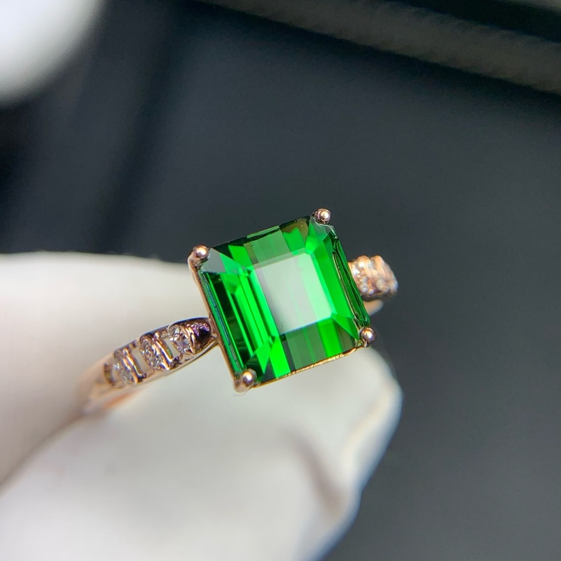 14k Gold 2.3 Ct Natural Tourmaline & Diamond Ring: Ref:231162301 // gold content:14k gold // ring size:7. 25us // // main gemstone:tourmaline // shape:octagonal // carat weight:2. 3ct // color:green // treatment:natural // // adjacent gemstone 2 :