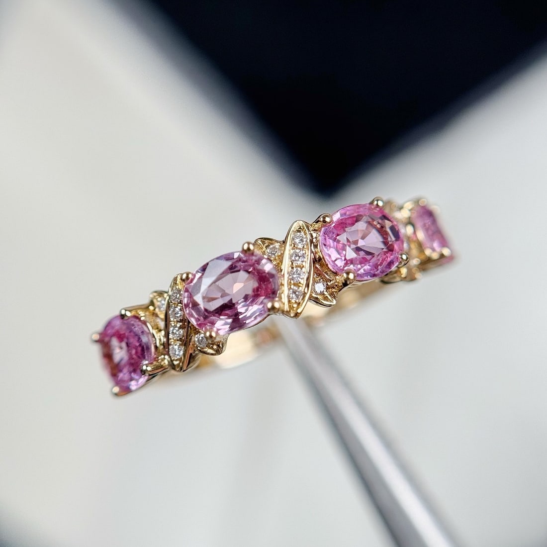 14k Gold 1.35 Ctw Natural Padparadscha Sapphire & Diamond Ring: Ref:231162320 // gold content:14k gold // ring size:7. 25us // // main gemstone:padparadscha sapphire // shape:oval // carat weight:1. 30ct // color:orangish pink // treatment:natural // // adjacent