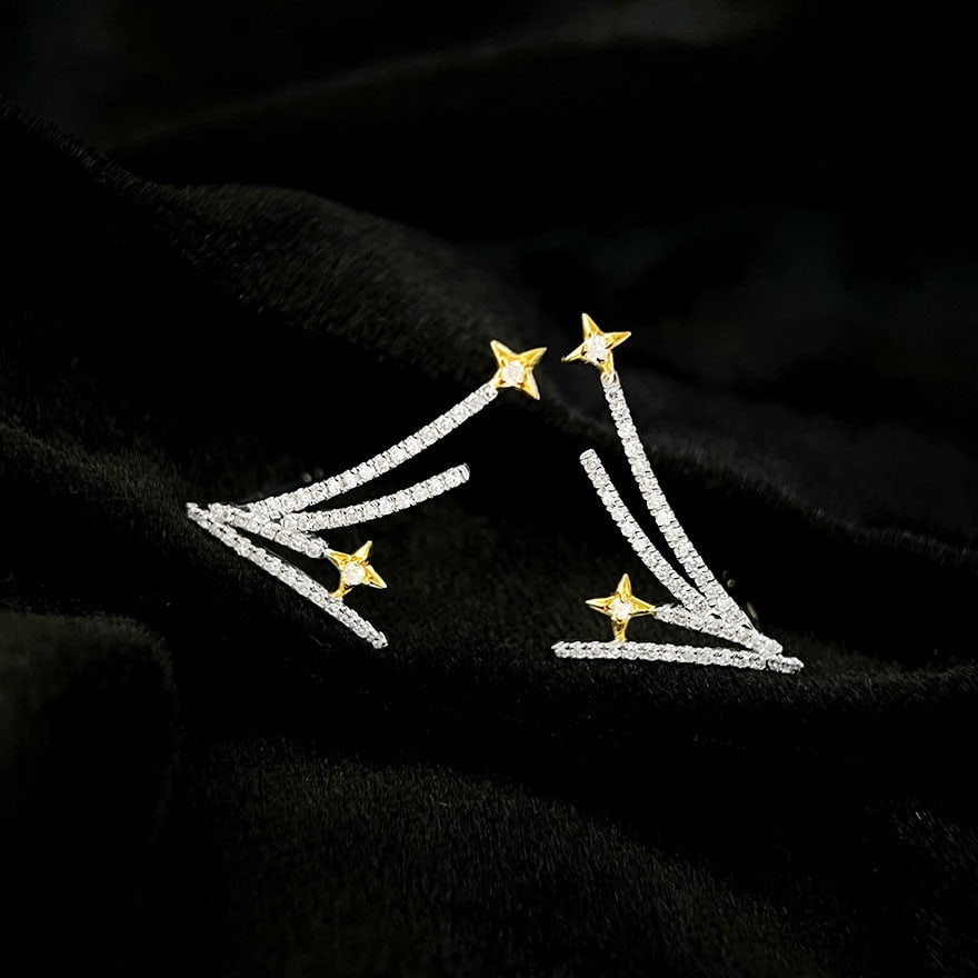 14k Gold 0.56 Ct Natural H Diamond Earrings: Ref:231162334 // gold content:14k gold // main gemstone:diamond // shape:round // carat weight:0. 56ct // clarity grade:vs-si // color:h // treatment:natural // cut grade:g // Low Estimate: 2400