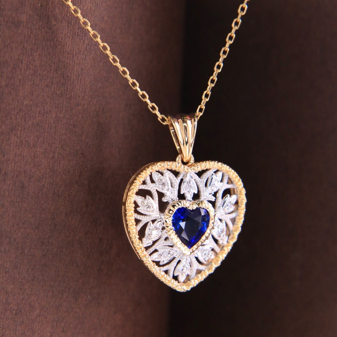 14k Gold 0.59 Ctw Natural Sapphire & Diamond Necklace: Ref:231162350 // gold content:14k gold // main gemstone:sapphire // shape:heart // carat weight:0. 55ct // color:royal blue // treatment:natural // // adjacent gemstone 2 : diamond // shape:round //