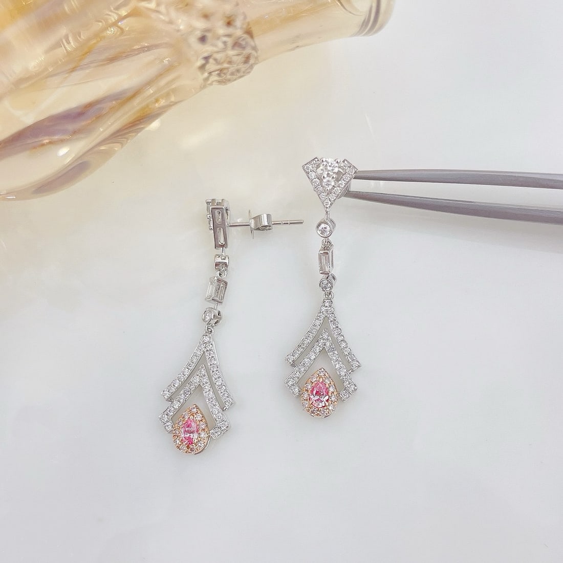 14k Gold 0.98 Ctw Natural Pink Diamond & Diamond Earrings: Ref:231162365 // gold content:14k gold // main gemstone:pink diamond // shape:pear // carat weight:0. 20ct // color:pink // treatment:natural // // adjacent gemstone 2 : diamond // shape:multiple // c