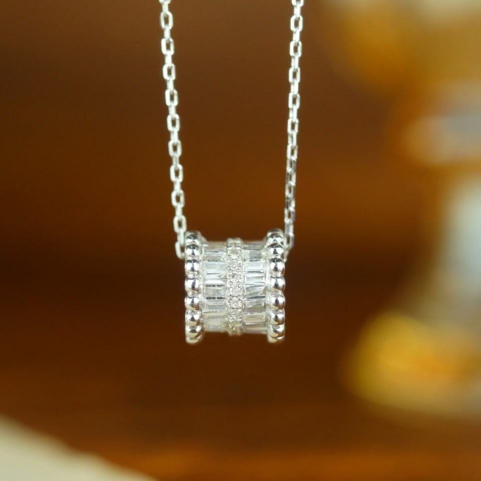 14k Gold 0.55 Ct Natural H Diamond Pendant( Without Chain ): Ref:231162368 // gold content:14k gold // main gemstone:diamond // shape:multiple // carat weight:0. 55ct // clarity grade:vs-si // color:h // treatment:natural // Low Estimate: 1400 High Estimate: 21