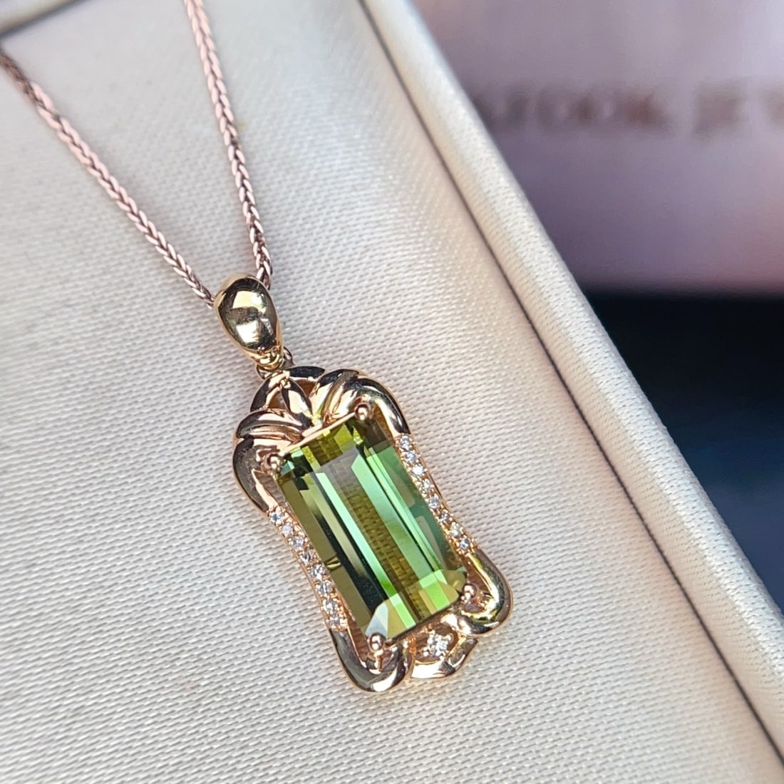 14k Gold 3.10 Ctw Natural Tourmaline & Diamond Pendant( Without Chain ): Ref:231162371 // gold content:14k gold // main gemstone:tourmaline // shape:octagonal // carat weight:3. 05ct // color:green // treatment:natural // // adjacent gemstone 2 : diamond // number of