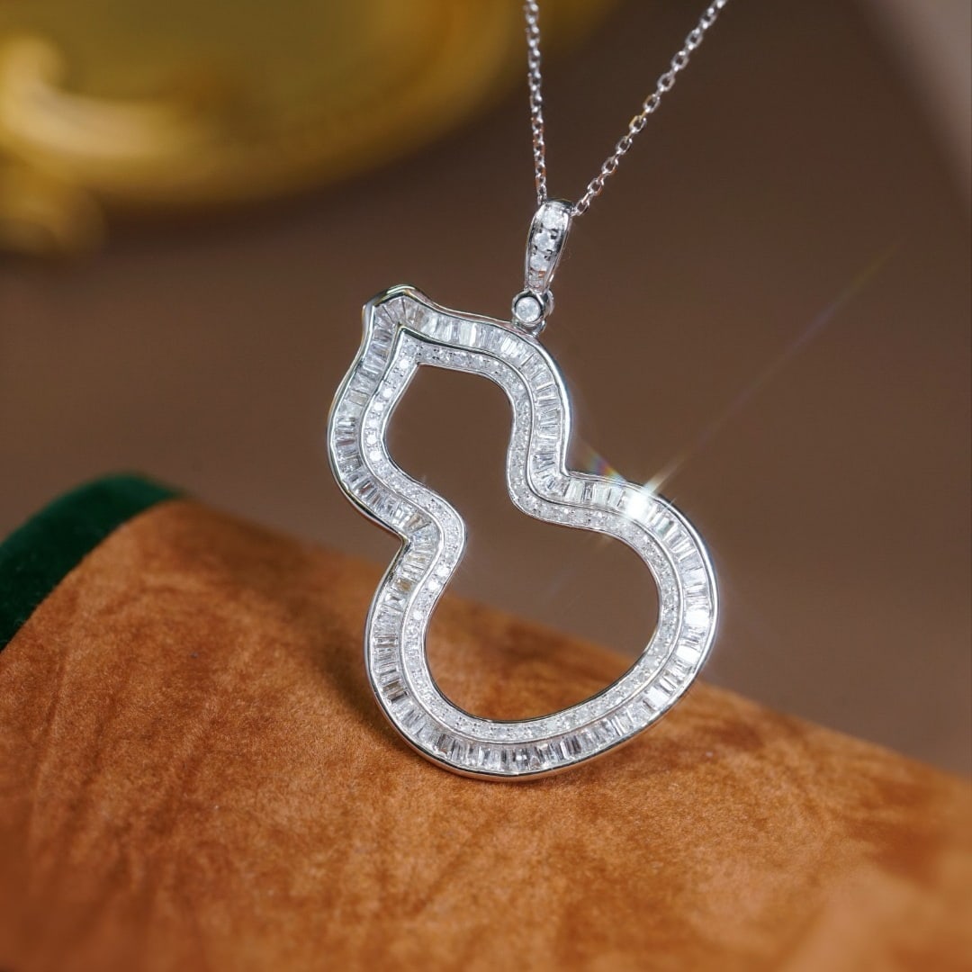 14k Gold 0.88 Ct Natural H Diamond Necklace: Ref:231162372 // gold content:14k gold // main gemstone:diamond // shape:multiple // carat weight:0. 88ct // clarity grade:vs-si // color:h // treatment:natural // Condition: New Low Estimate: 7700 Hi