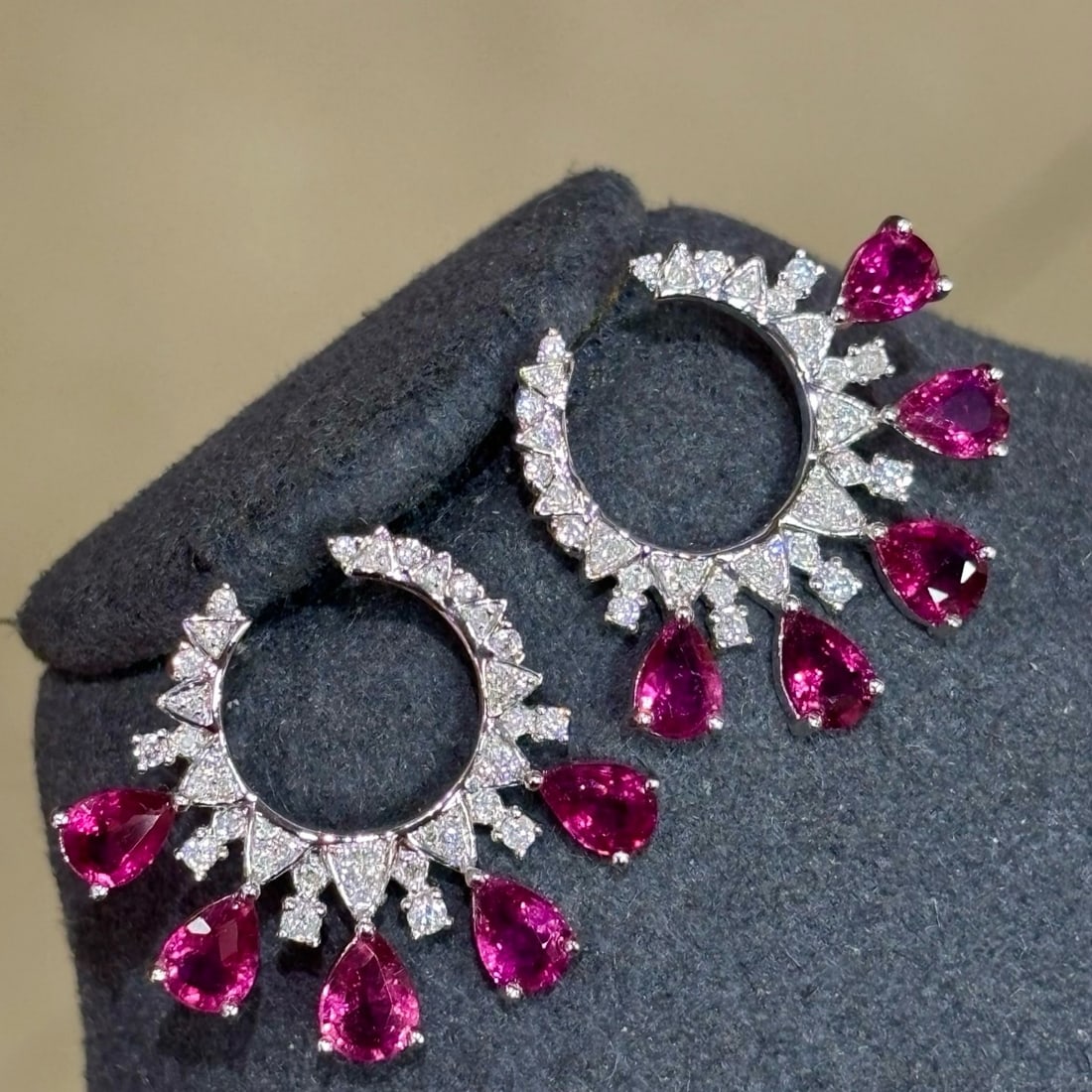 14k Gold 4 Ct Natural Tourmaline & Diamond Earrings: Ref:231162399 // gold content:14k gold // main gemstone:tourmaline // shape:pear // carat weight:4ct // color:red // treatment:natural // // adjacent gemstone 2 : diamond // shape:round // clarity gra